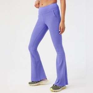 Outdoor Voices SuperForm™ Rib Flare Pant L